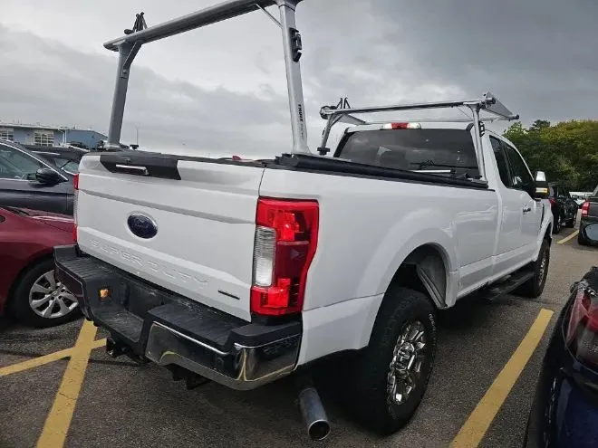 Ford F-250 photo 2