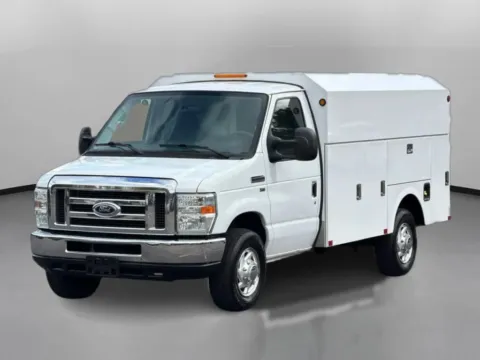 More photos of 2015 Ford E350 Super Duty Cutaway Cutaway Van 2D at Drivemax, CT