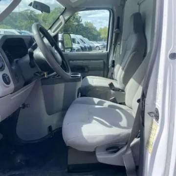 Photos of 2015 Ford E350 Super Duty Cutaway Cutaway Van 2D for sale in Manchester, CT at Drivemax