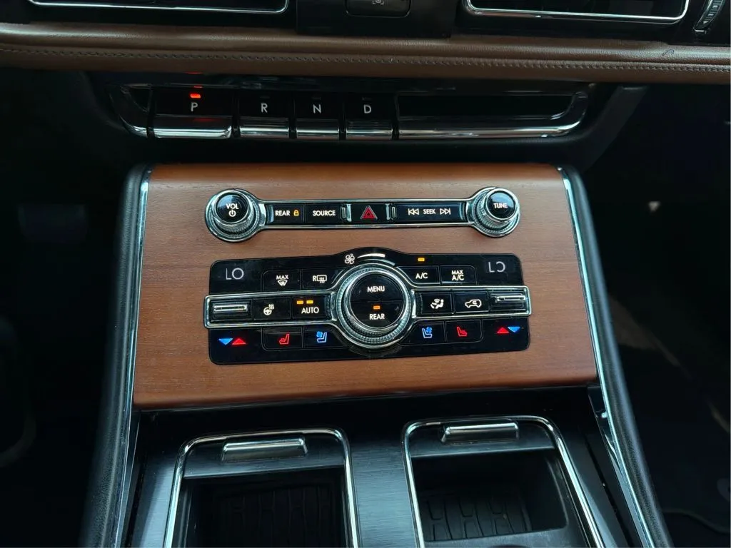 Lincoln Aviator photo 38