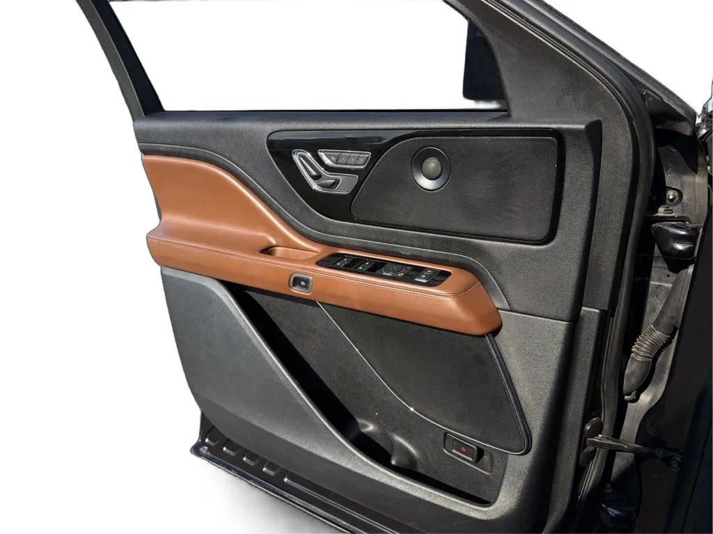 Lincoln Aviator photo 26