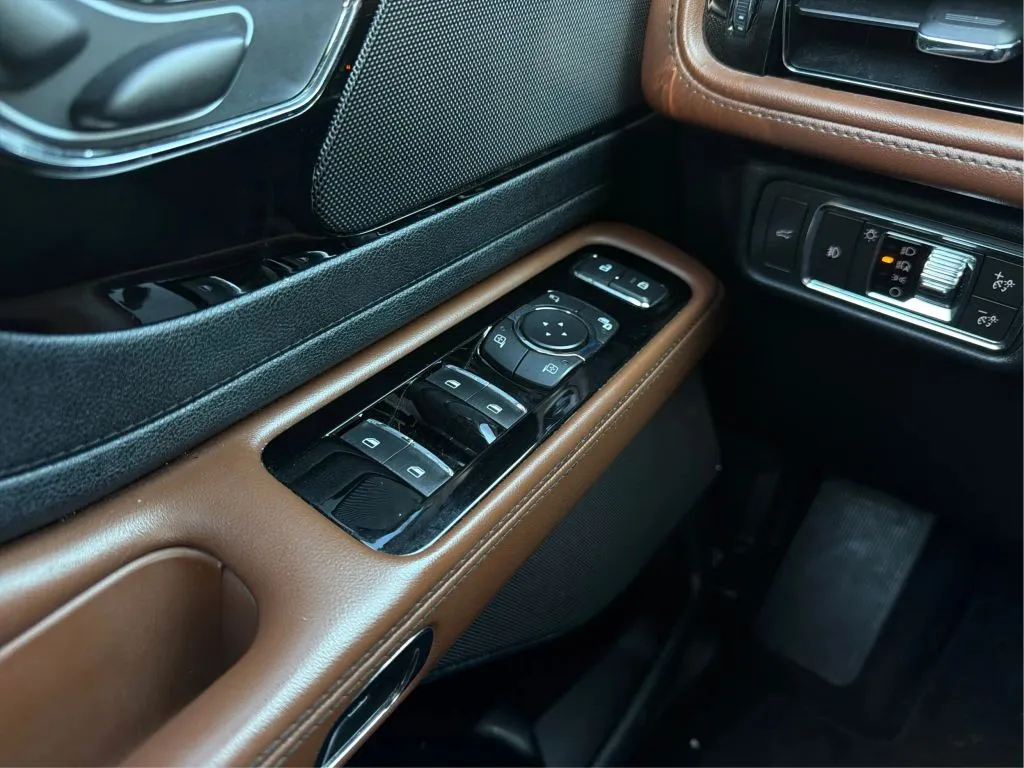 Lincoln Aviator photo 41