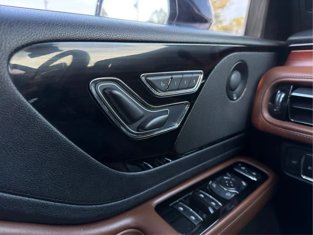 Lincoln Aviator photo 25