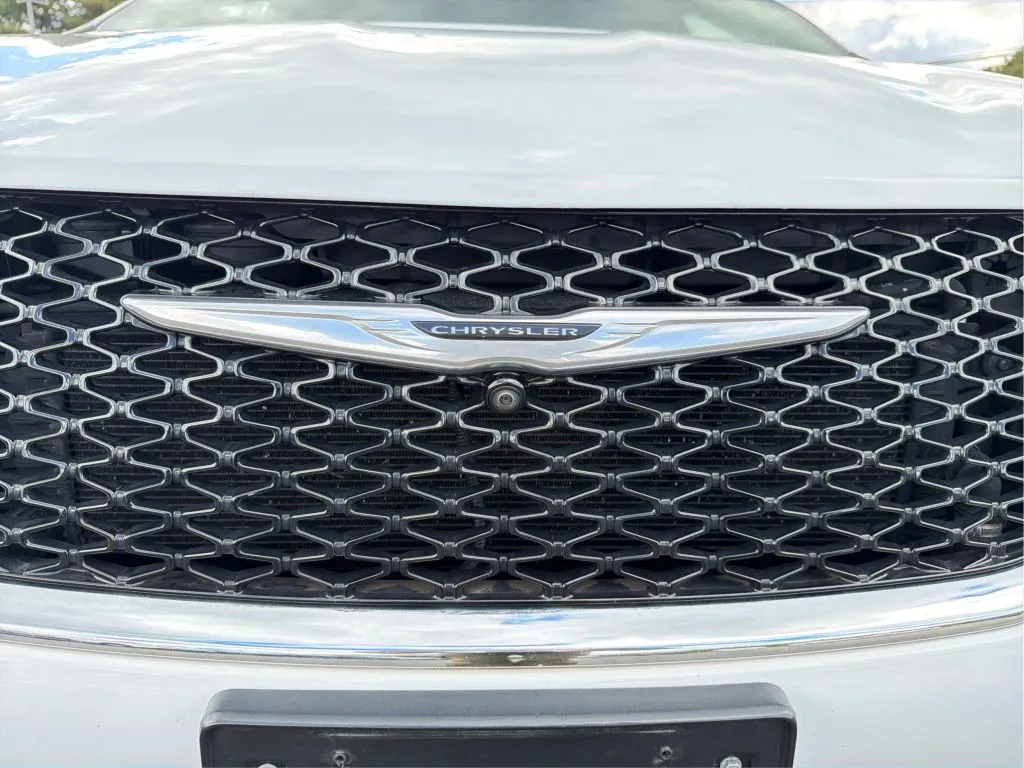 Chrysler Pacifica photo 35