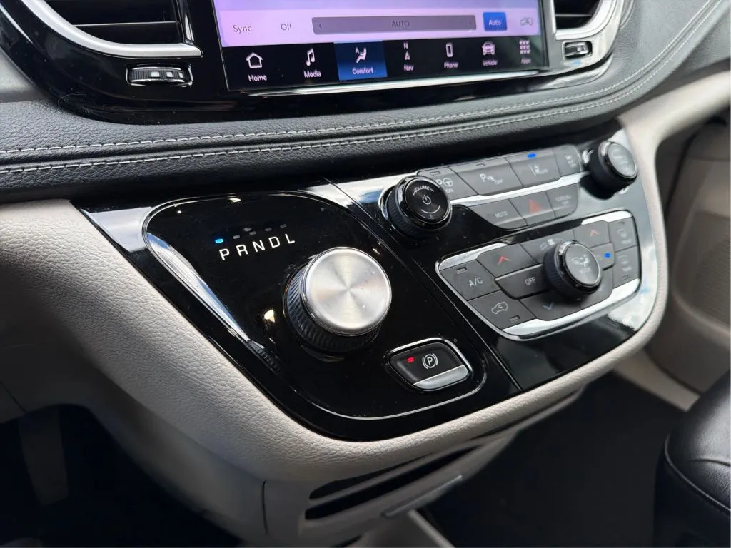 Chrysler Pacifica photo 44