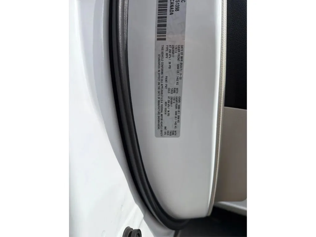Chrysler Pacifica photo 27