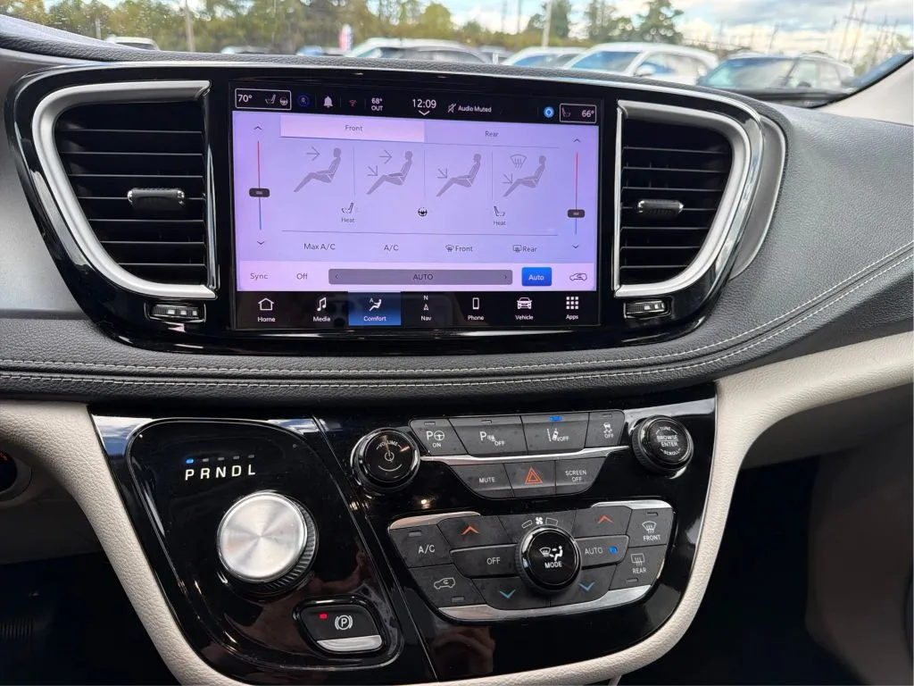 Chrysler Pacifica photo 39