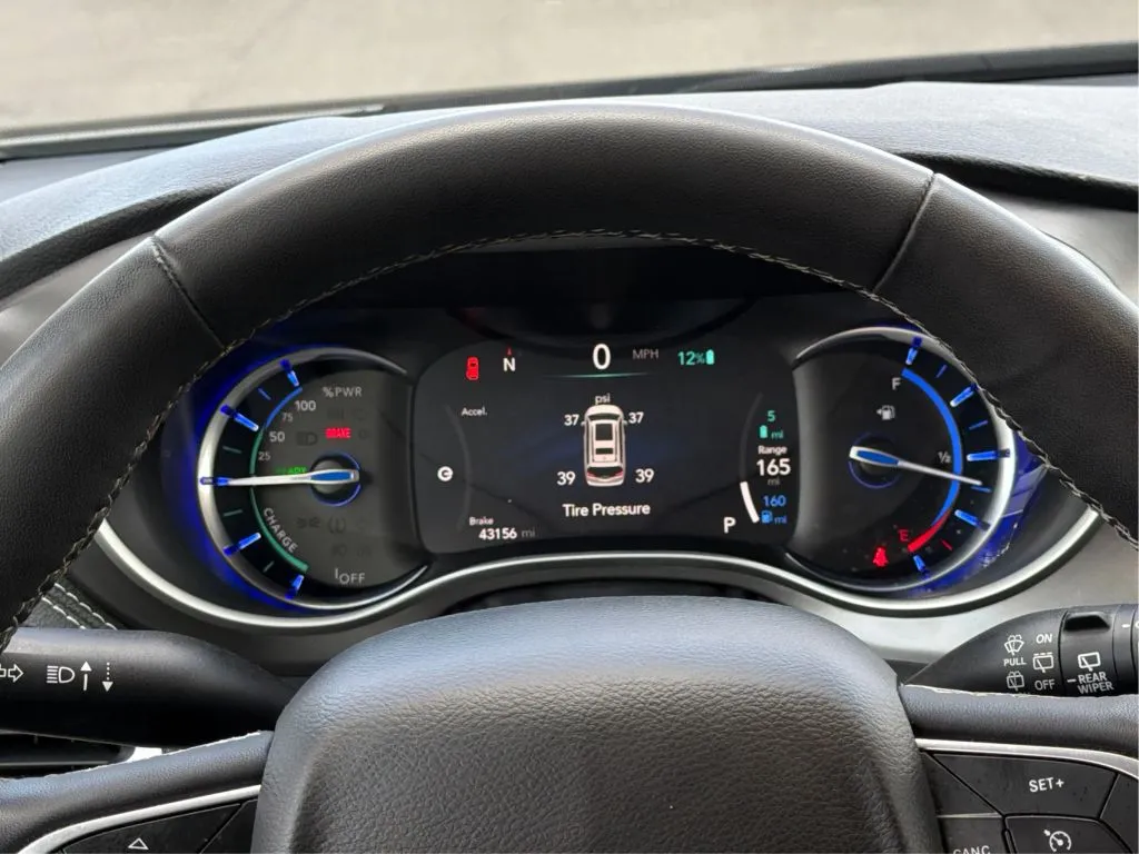 Chrysler Pacifica photo 22