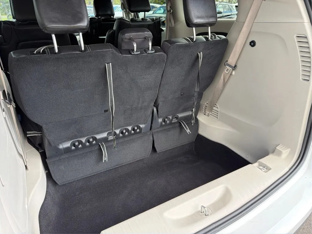 Chrysler Pacifica photo 34