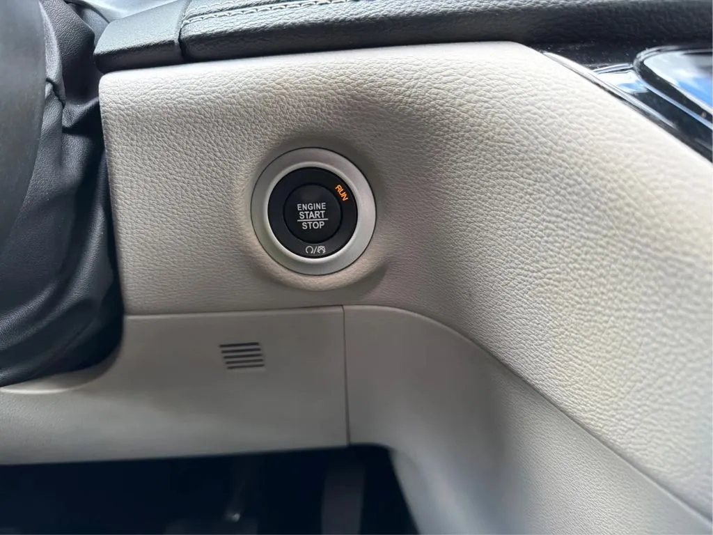 Chrysler Pacifica photo 40