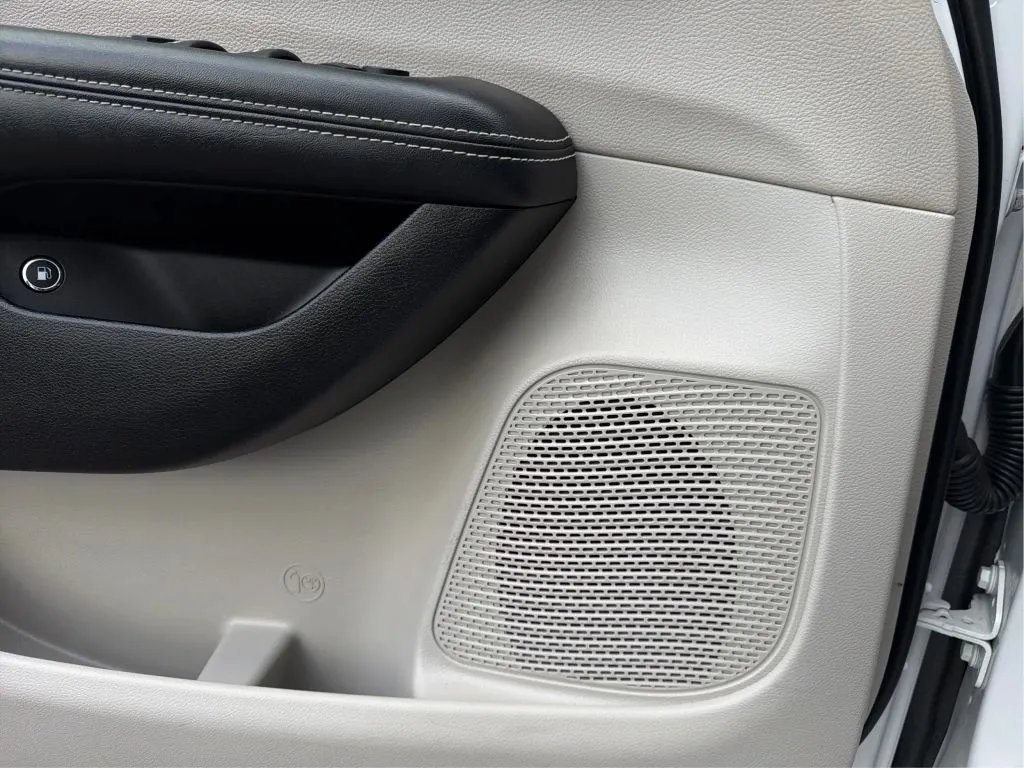 Chrysler Pacifica photo 41