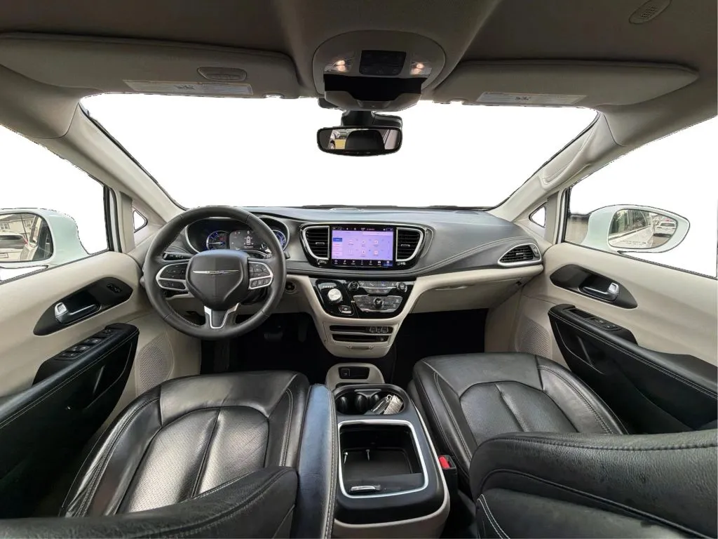 Chrysler Pacifica photo 36