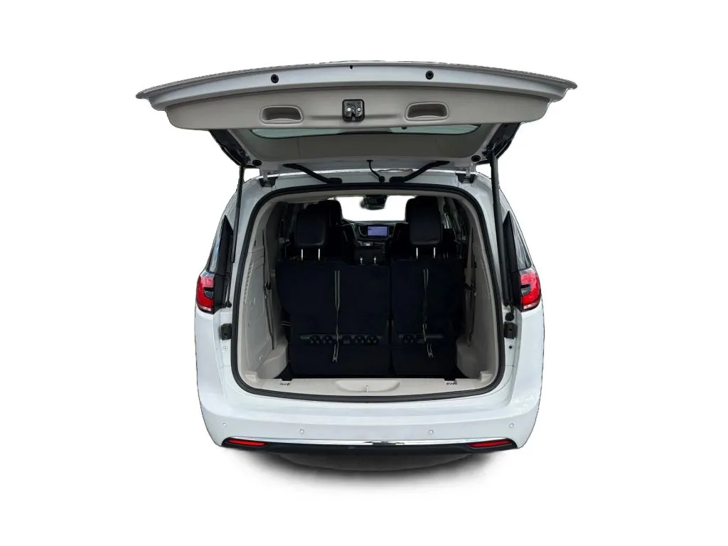 Chrysler Pacifica photo 18