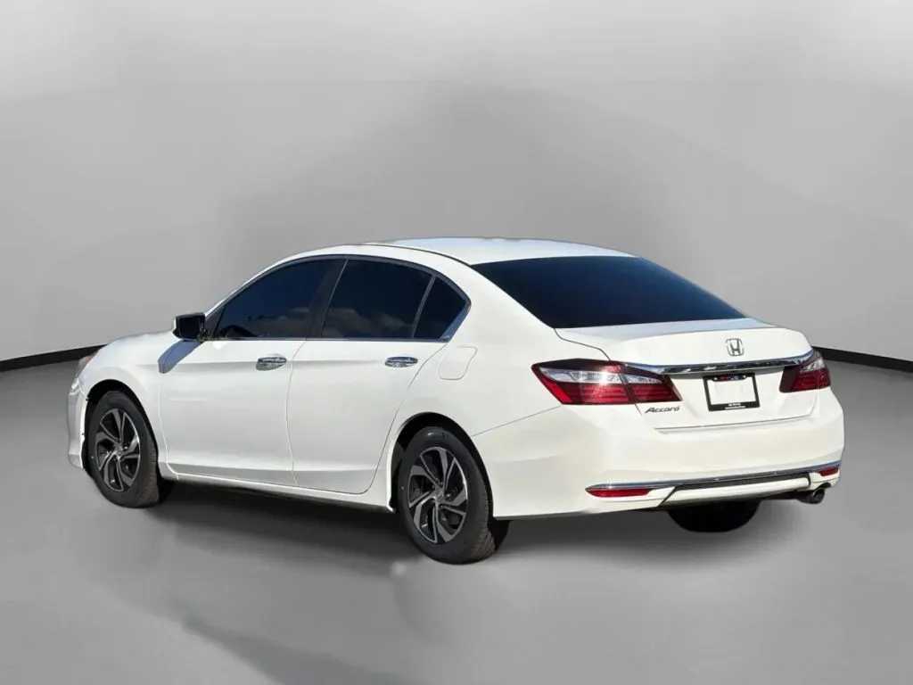 Honda Accord photo 13