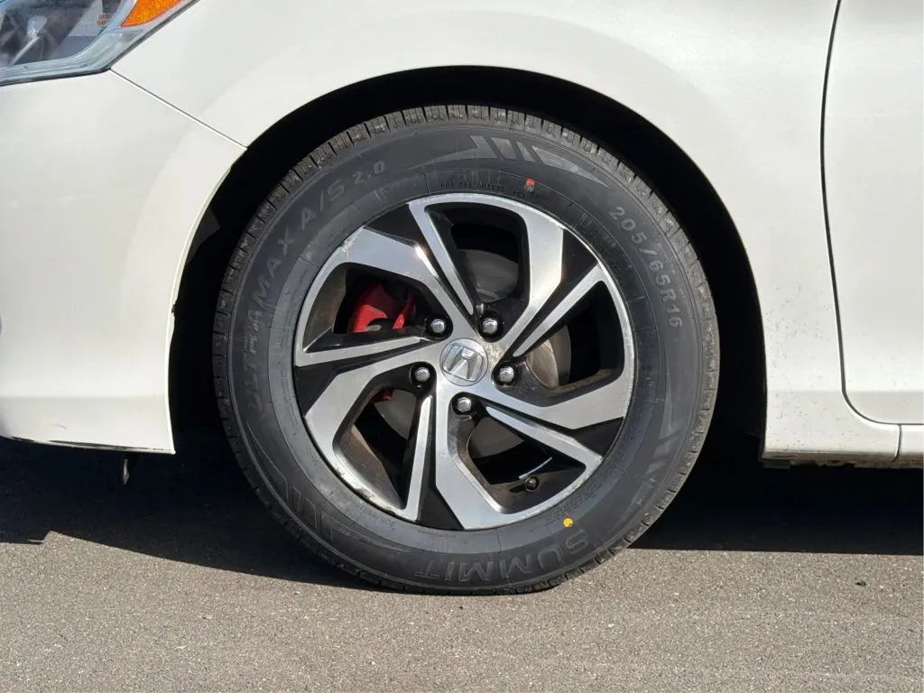 Honda Accord photo 30