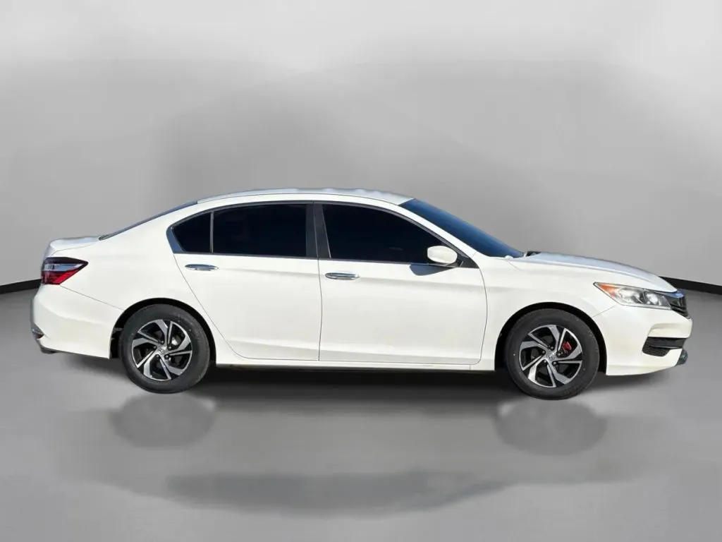 Honda Accord photo 7