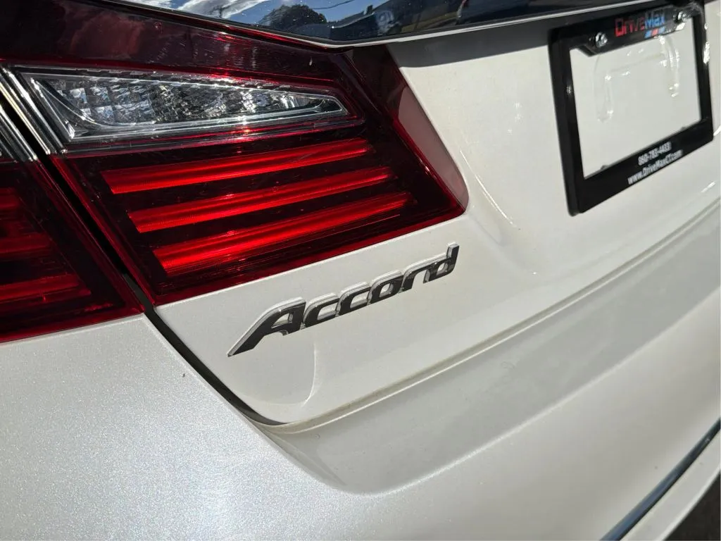 Honda Accord photo 28