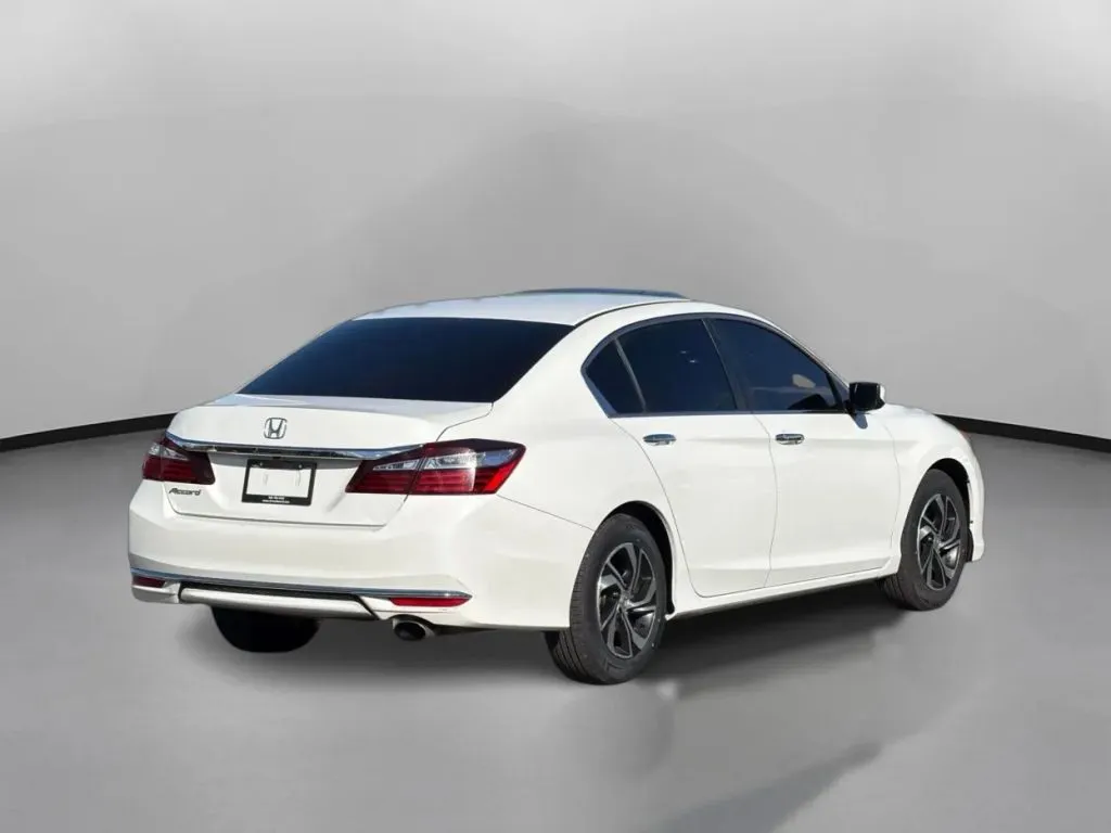 Honda Accord photo 9