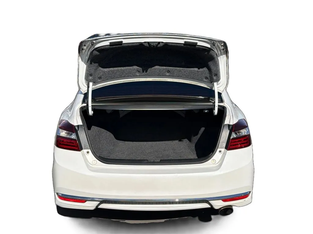 Honda Accord photo 18