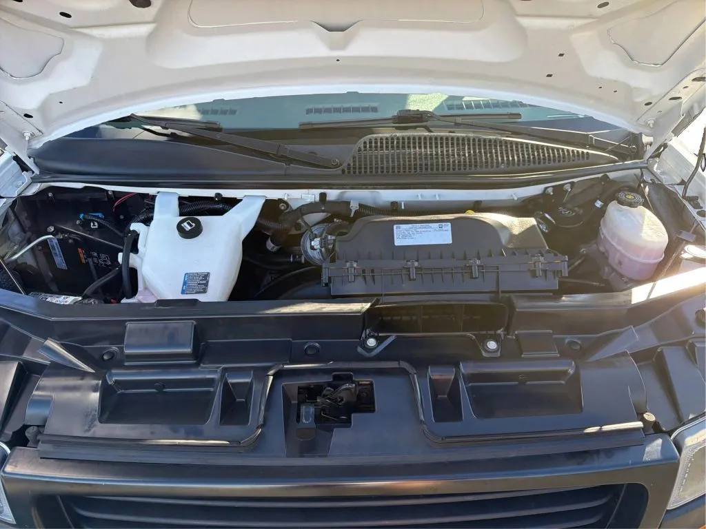 GMC Savana photo 25