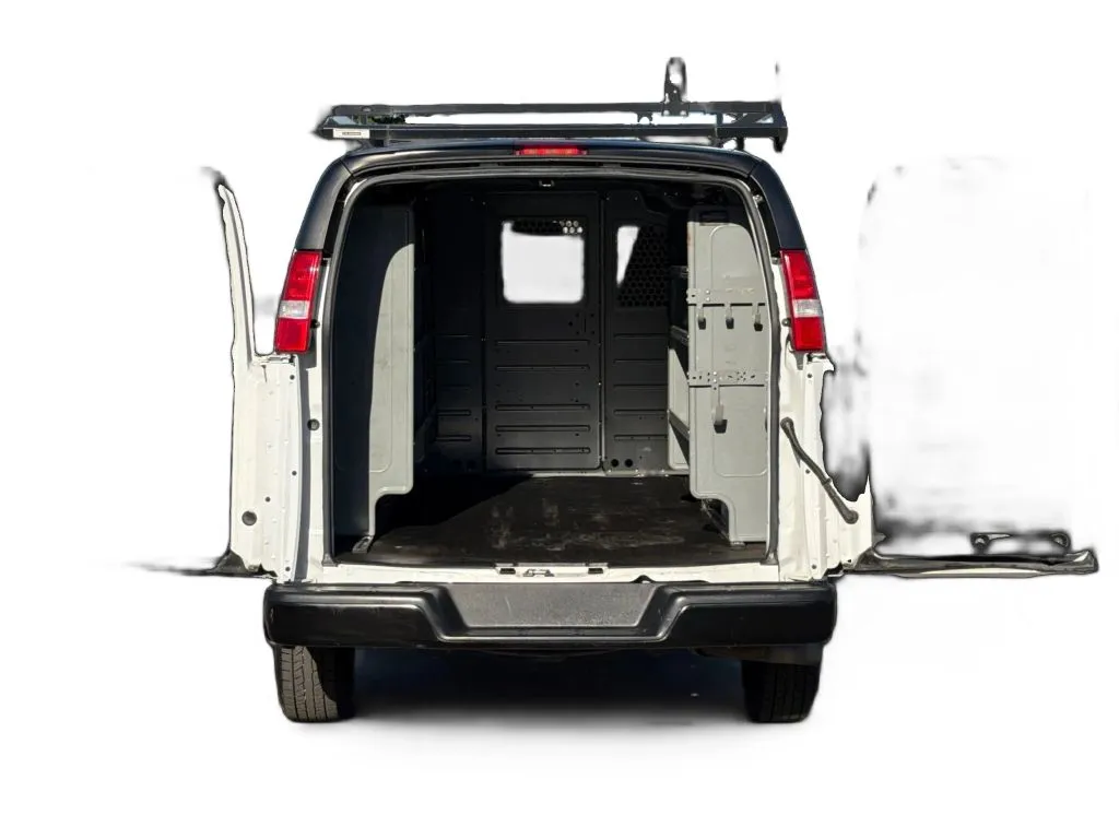 GMC Savana photo 18