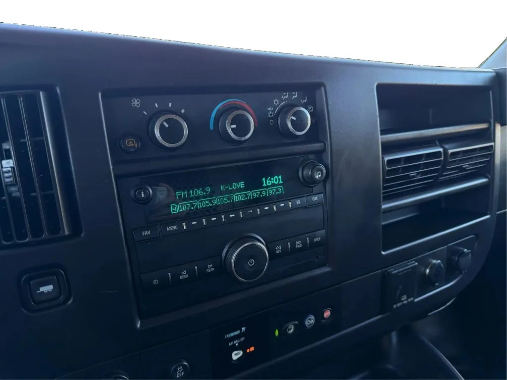 GMC Savana photo 19