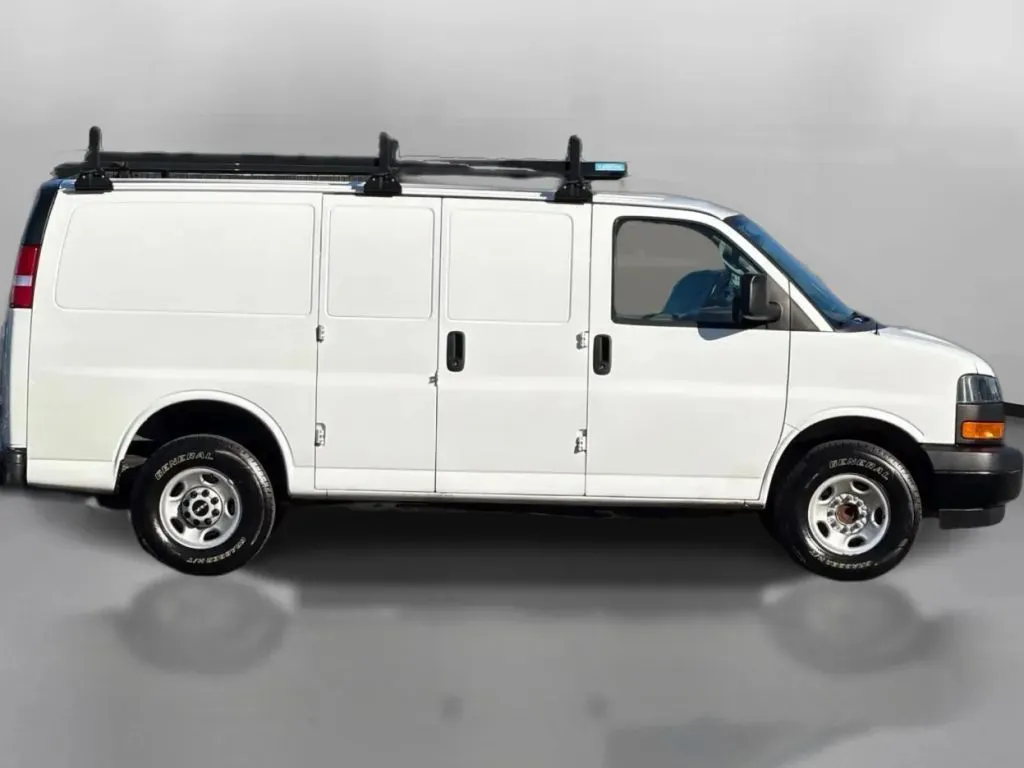 GMC Savana photo 7