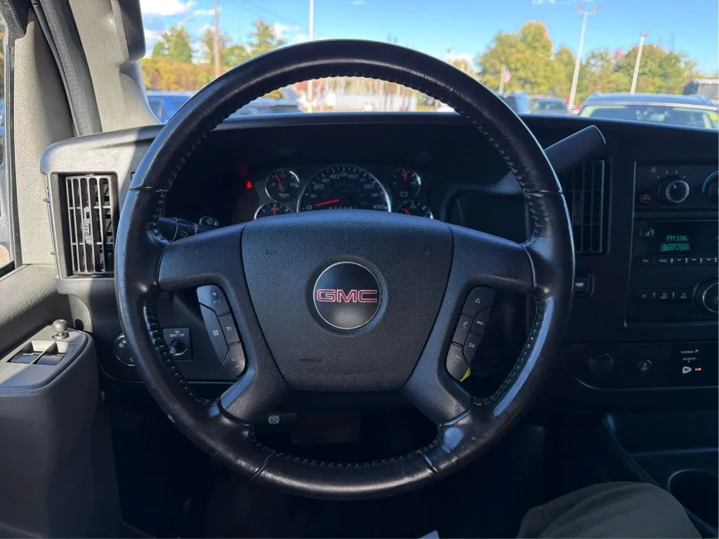GMC Savana photo 21