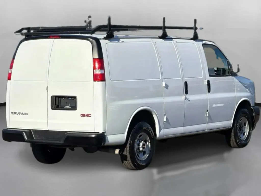 GMC Savana photo 9