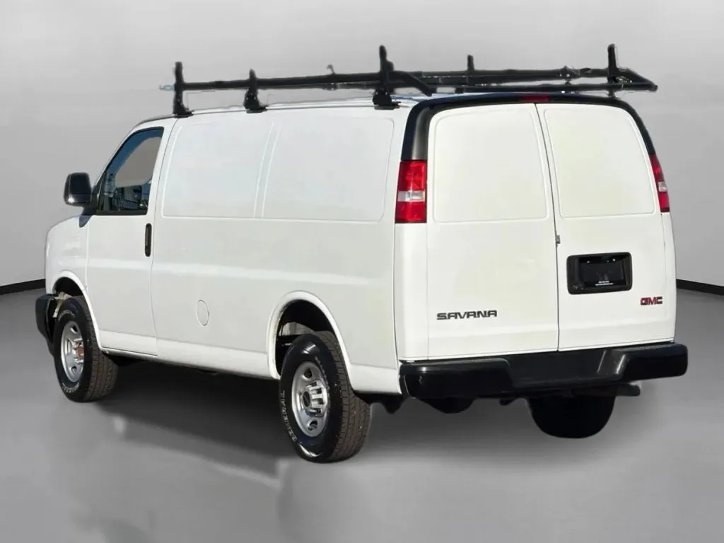 GMC Savana photo 13