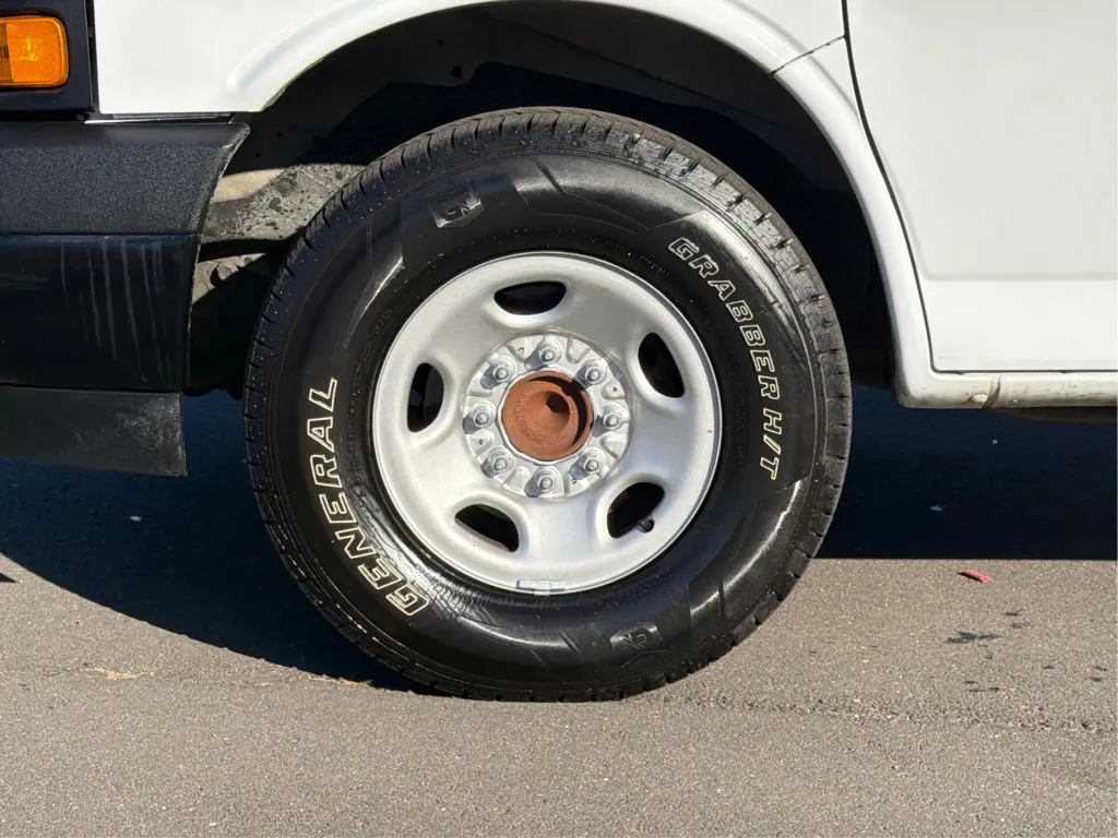 GMC Savana photo 28