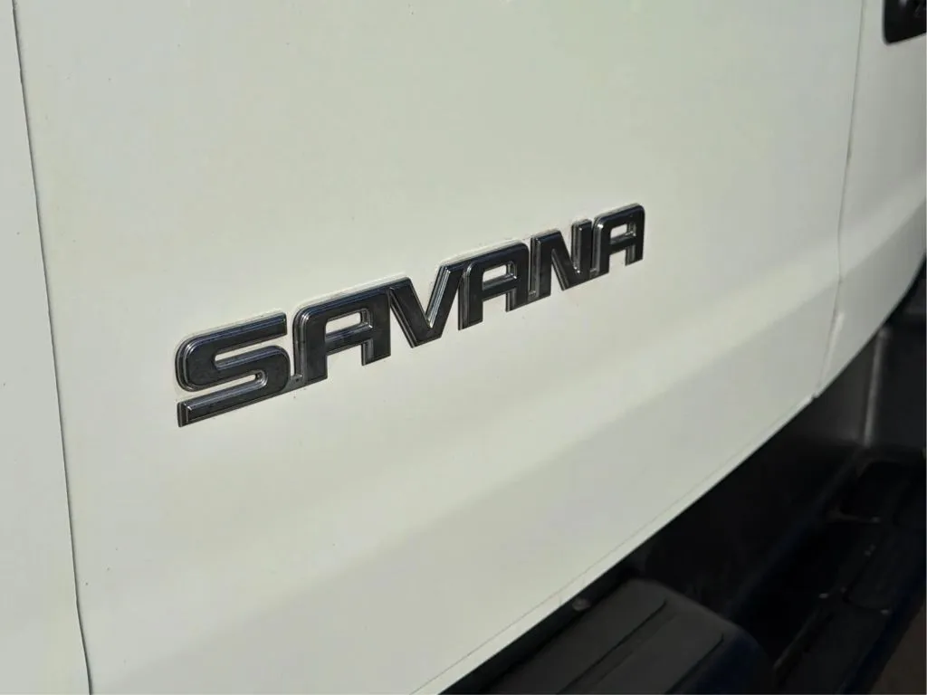 GMC Savana photo 26