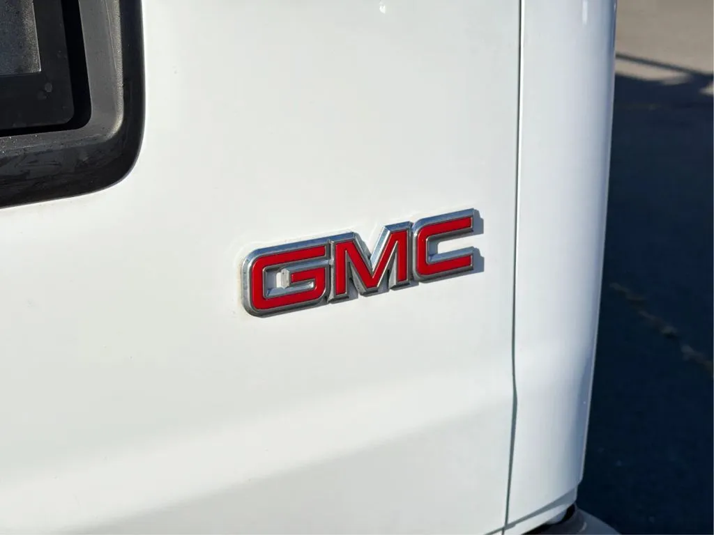 GMC Savana photo 32