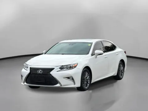 More photos of 2018 Lexus ES 350 Sedan 4D at Drivemax, CT