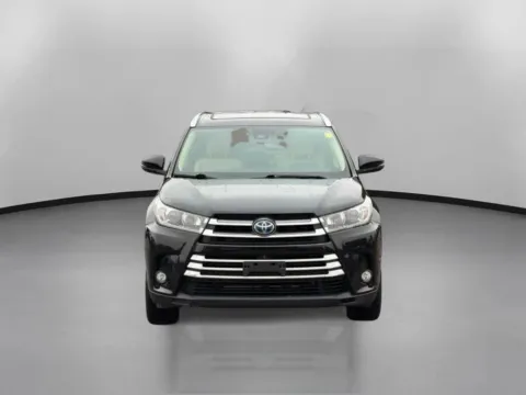 Another view of 2017 Toyota Highlander Hybrid Limited Platinum Sport Utility 4D for sale in Manchester, CT at Drivemax
