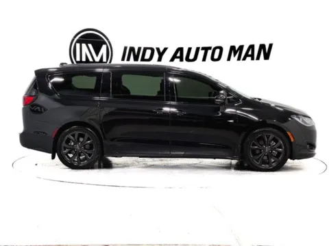 Another view of 2019 Chrysler Pacifica Limited for sale in Westfield, IN at Indy Auto Man - Westfield