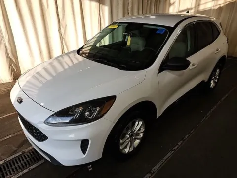 Photos of 2022 Ford Escape Hybrid SE for sale in Westfield, IN at Indy Auto Man - Westfield