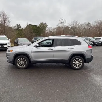 More photos of 2019 Jeep Cherokee Latitude Plus at Indy Auto Man - Westfield, IN