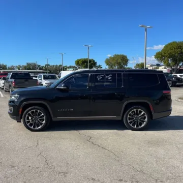 More photos of 2022 Jeep Wagoneer Series III at Indy Auto Man - Westfield, IN