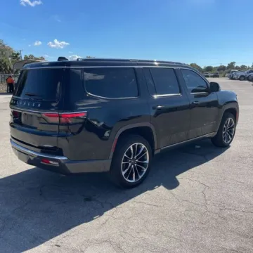 More photos of 2022 Jeep Wagoneer Series III at Indy Auto Man - Westfield, IN