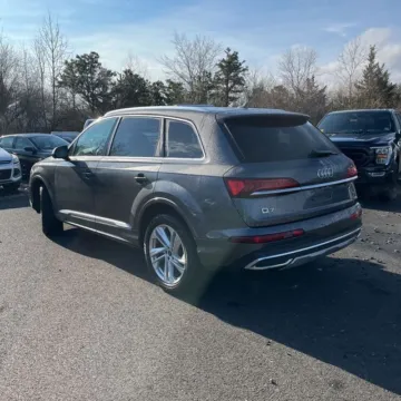 More photos of 2021 Audi Q7 55 Premium Plus quattro at Indy Auto Man - Westfield, IN