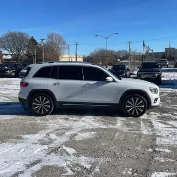 More photos of 2021 Mercedes-Benz GLB 250 4MATIC at Indy Auto Man - Westfield, IN