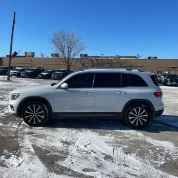 More photos of 2021 Mercedes-Benz GLB 250 4MATIC at Indy Auto Man - Westfield, IN