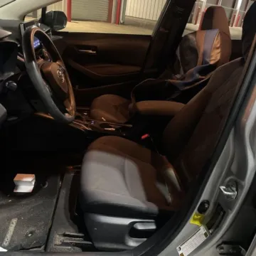 More photos of 2020 Toyota Corolla LE at Indy Auto Man - Westfield, IN