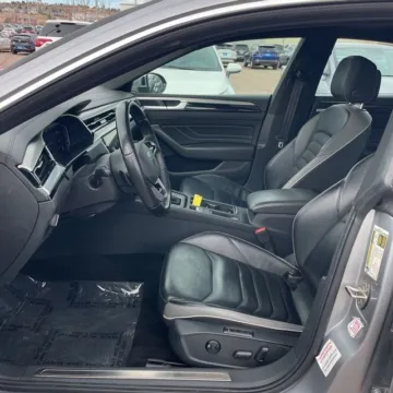 More photos of 2021 Volkswagen Arteon 2.0T SEL R-Line at Indy Auto Man - Westfield, IN