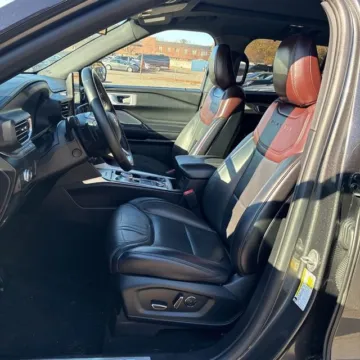 More photos of 2020 Ford Explorer Platinum at Indy Auto Man - Westfield, IN