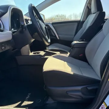 More photos of 2018 Toyota RAV4 at Indy Auto Man - Westfield, IN