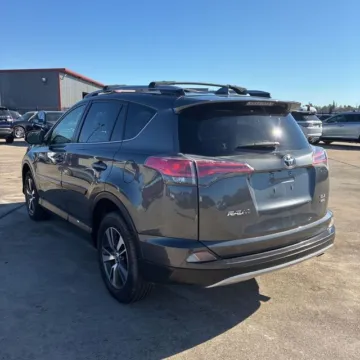 More photos of 2018 Toyota RAV4 at Indy Auto Man - Westfield, IN
