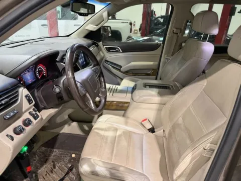 More photos of 2016 GMC Yukon Denali at Indy Auto Man - Westfield, IN