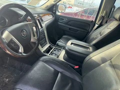 More photos of 2013 Cadillac Escalade ESV Platinum Edition at Indy Auto Man - Westfield, IN